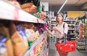 Consumidor troca verduras e legumes por biscoitos, snacks e refrigerantes
